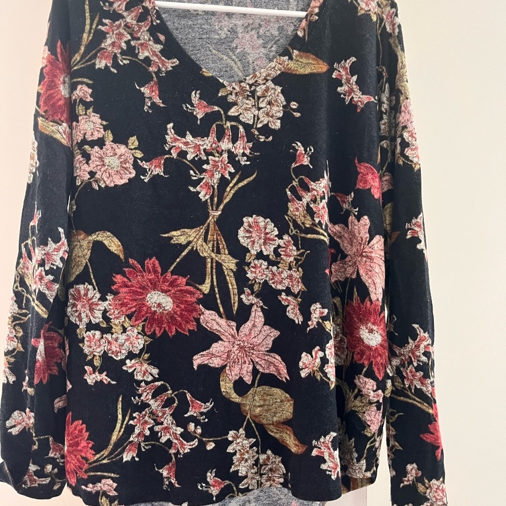 Well Worn Black Floral Women's Blouse - Picture 2 of 8